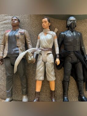 Star Wars Action Figure Lot - Black, Tan, Gray